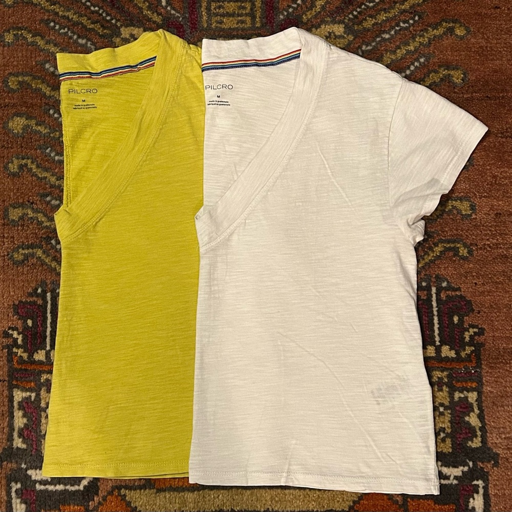 2 x MED Anthropologie Women’s Pilcro Boxy V-Neck Crop Tees - White / Key Lime
